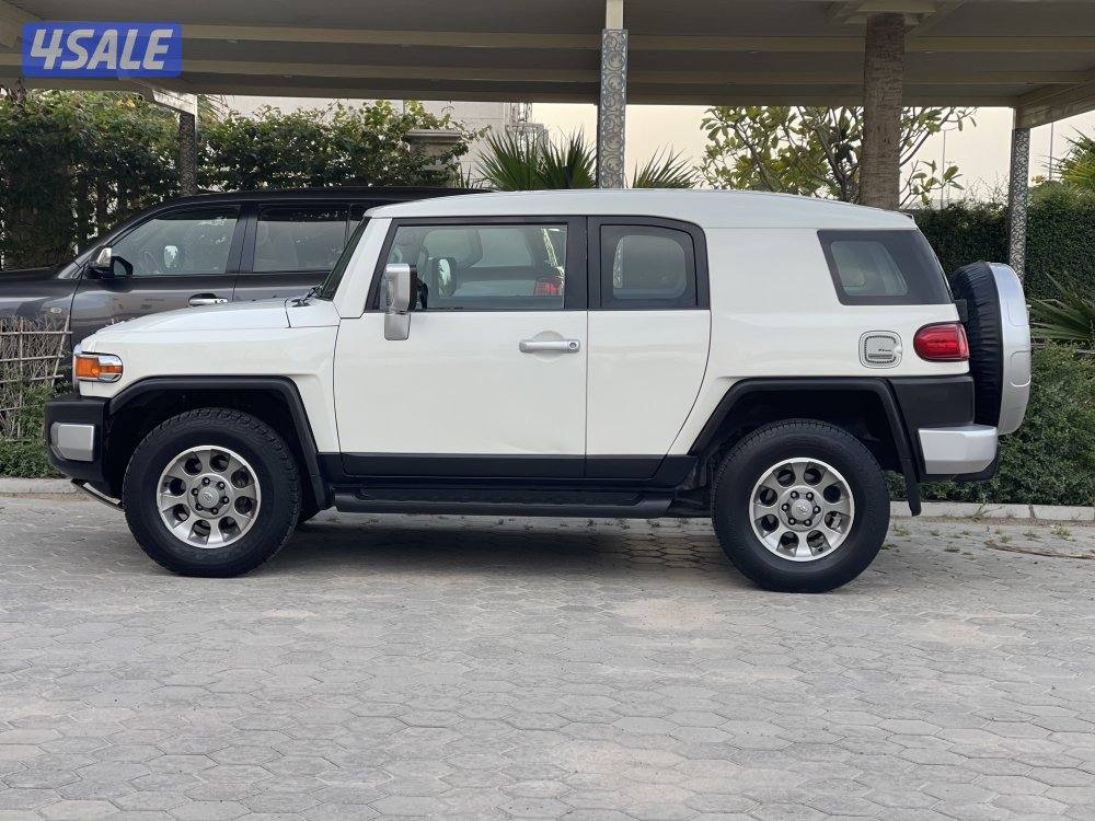 تيوتا FJ ماشي 214 موديل 20110