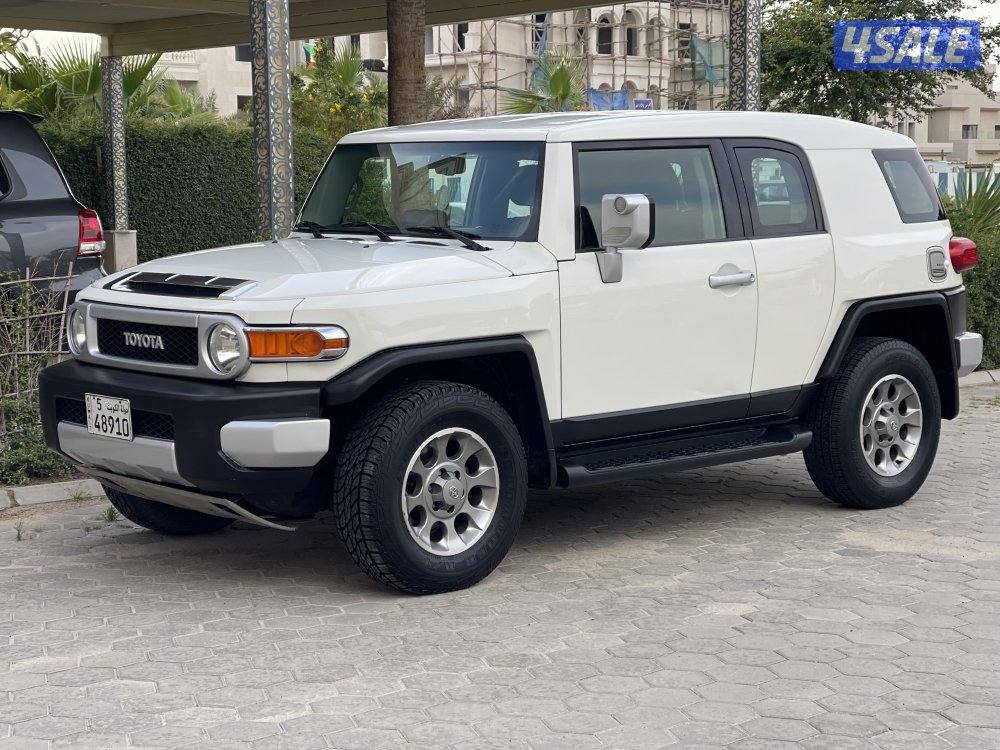 تيوتا FJ ماشي 214 موديل 20111