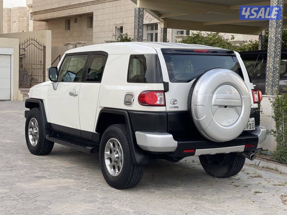 تيوتا FJ ماشي 214 موديل 20112