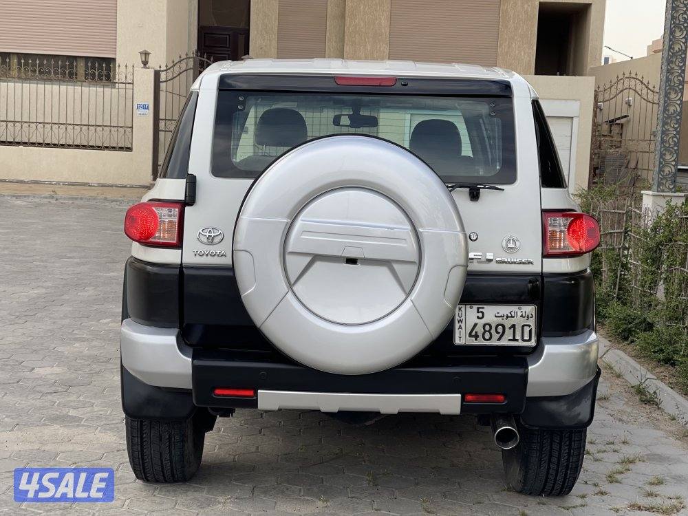 تيوتا FJ ماشي 214 موديل 20113