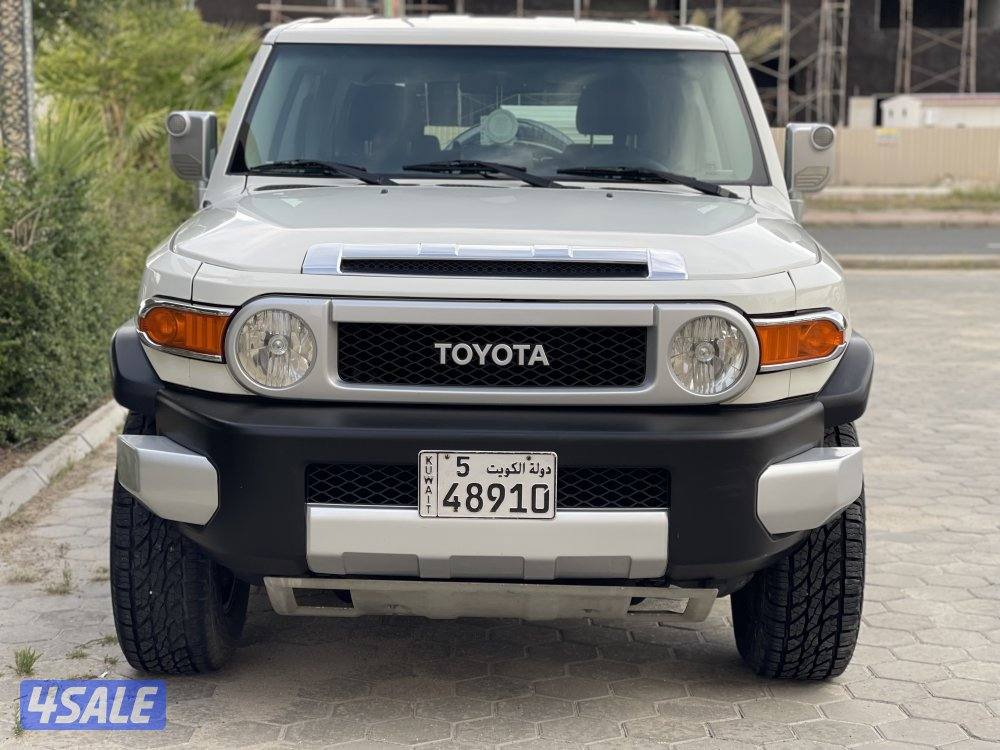 تيوتا FJ ماشي 214 موديل 20114