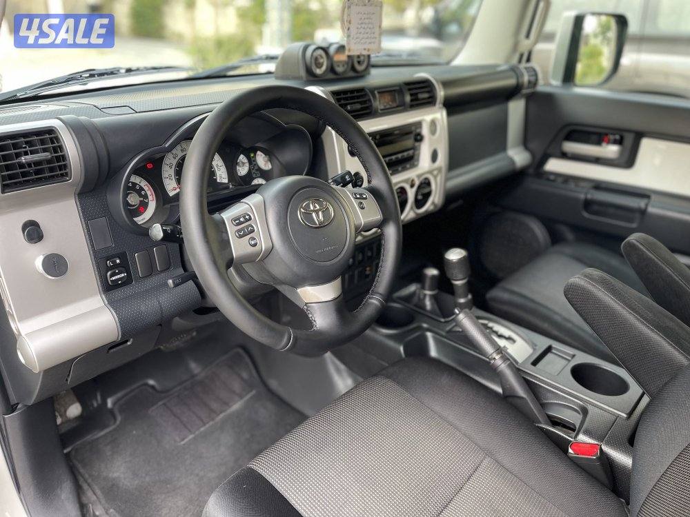 تيوتا FJ ماشي 214 موديل 20115