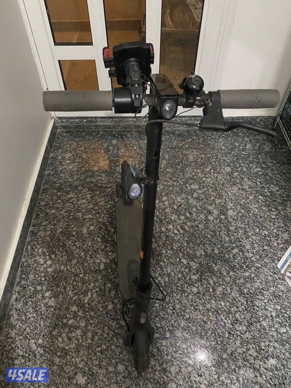 سكوتر كهربائي جوده عاليه سرعته 25 كم استخدام خفيف السعر قابل للتفاوض1