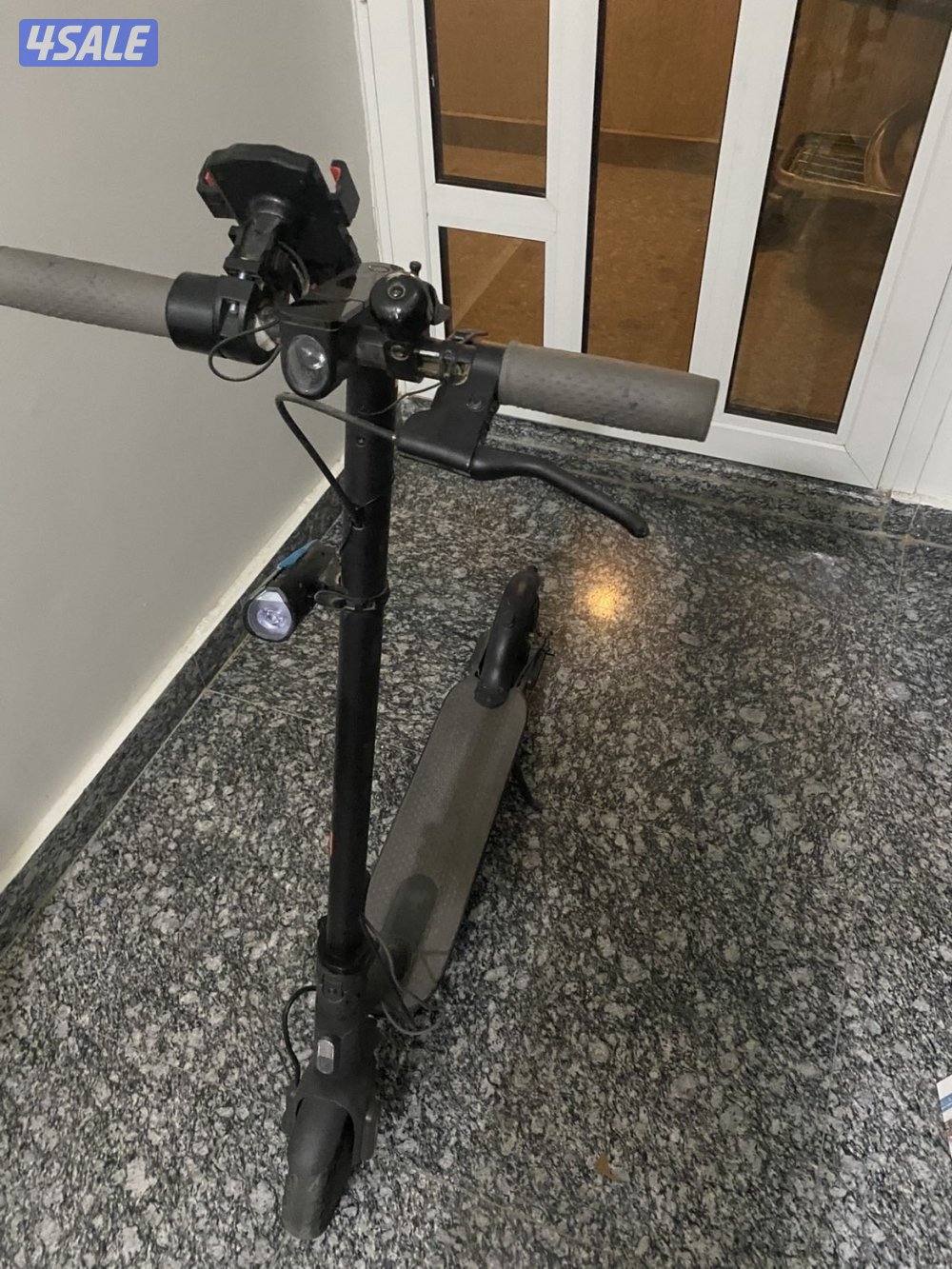 سكوتر كهربائي جوده عاليه سرعته 25 كم استخدام خفيف السعر قابل للتفاوض2