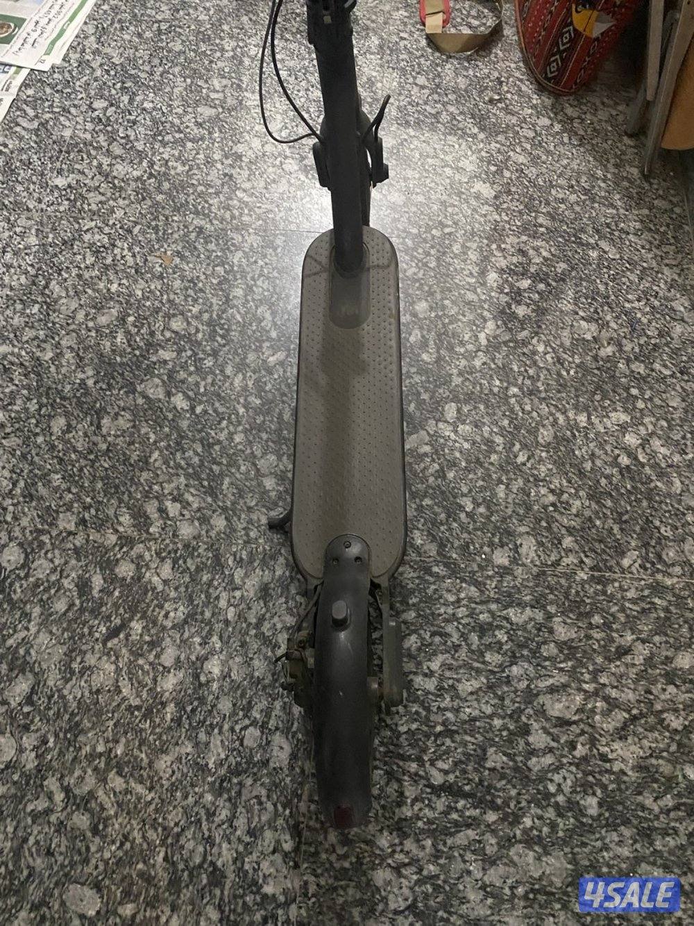 سكوتر كهربائي جوده عاليه سرعته 25 كم استخدام خفيف السعر قابل للتفاوض5