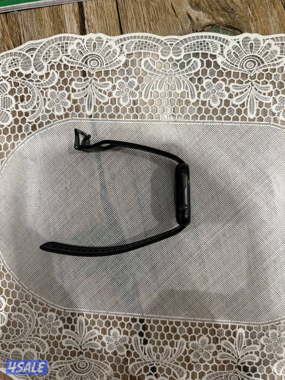 ساعه هونر للرياضه و لديها صلاحيه الاتصالات و معاه شحن الخاص1