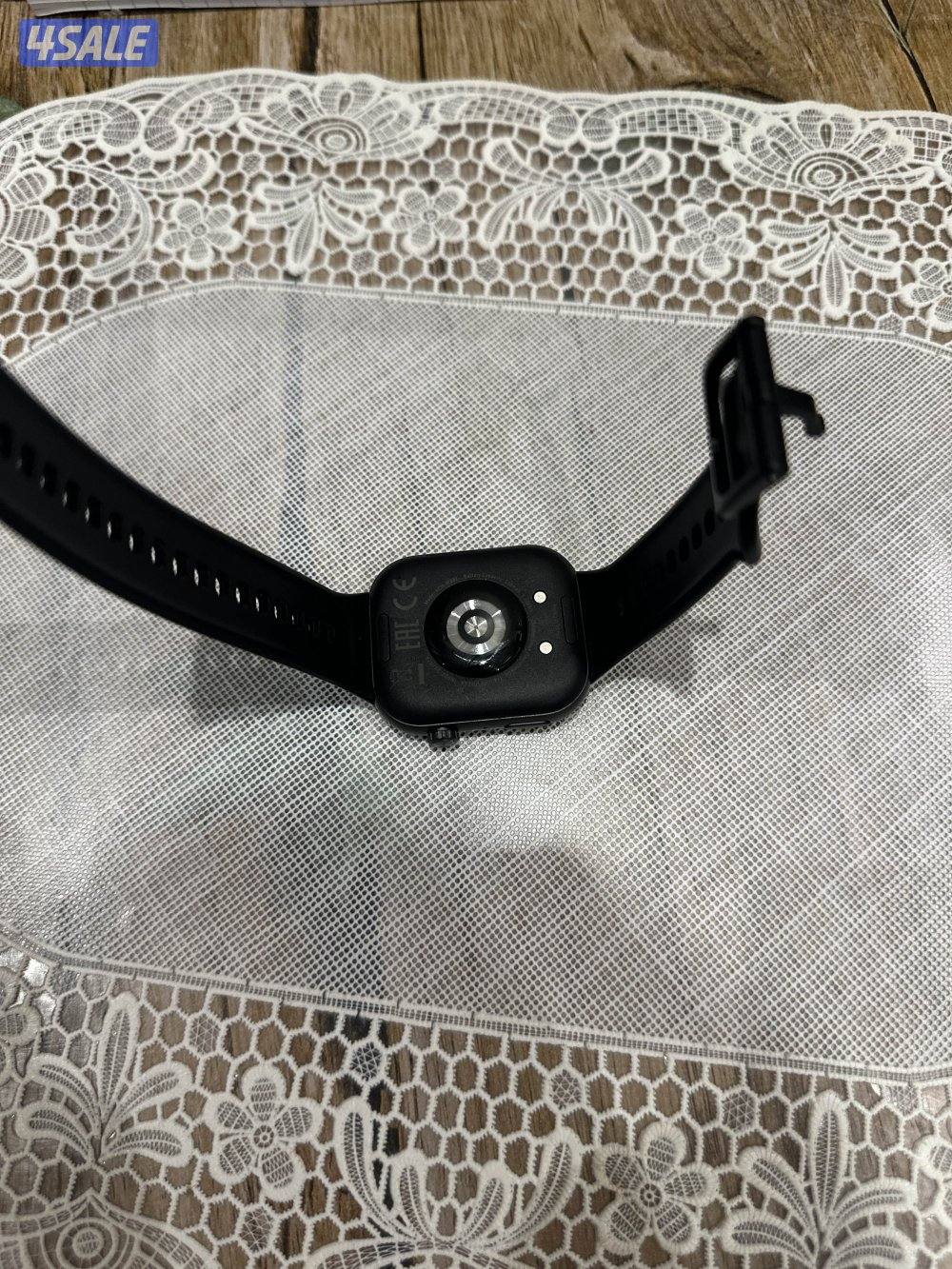 ساعه هونر للرياضه و لديها صلاحيه الاتصالات و معاه شحن الخاص3