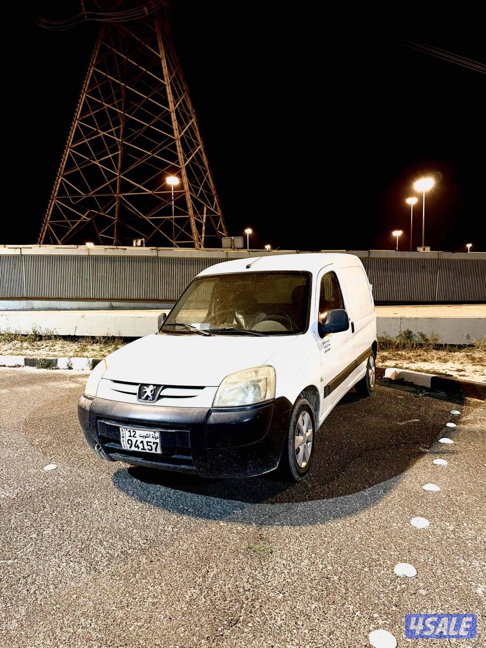 بوكس مقفل بيجو2012 قير عادي1