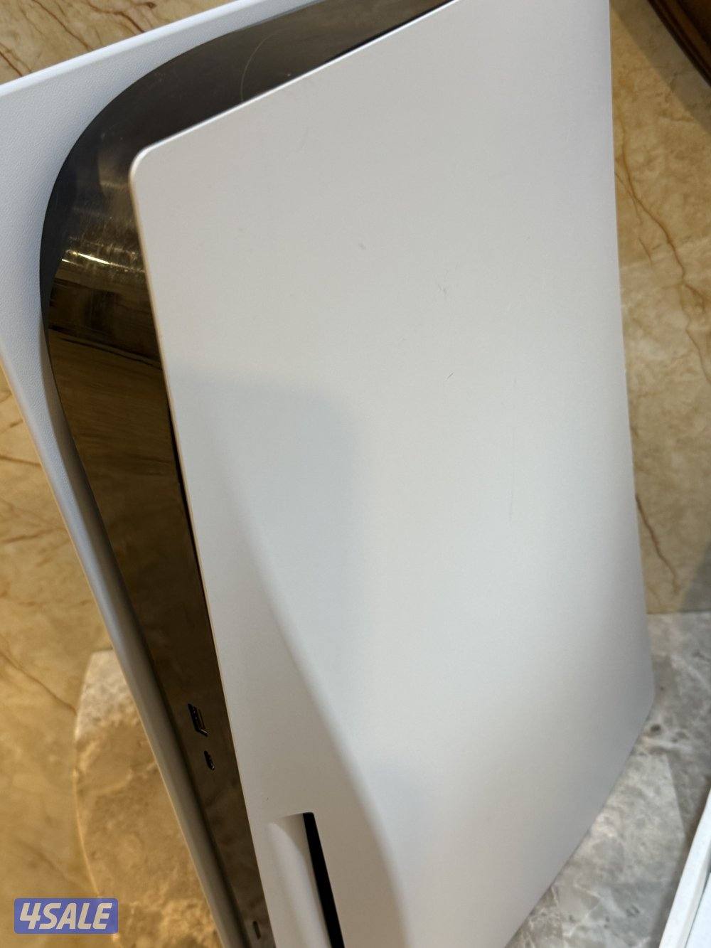 للبيع بلاستيشن فايف نسخه سيدي مع يده ويرات بيعه سريعه0