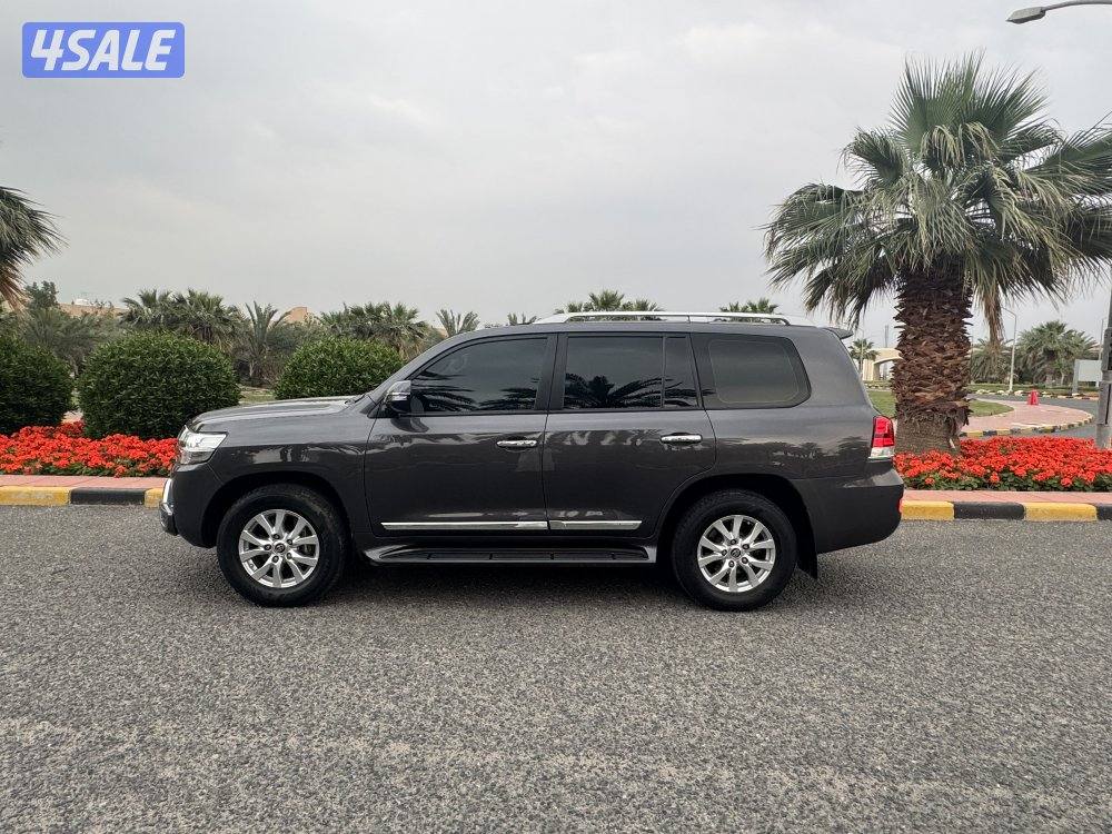 قمه بالنظافه ماشي ١٧٥ الف فقط 6 سلندر2