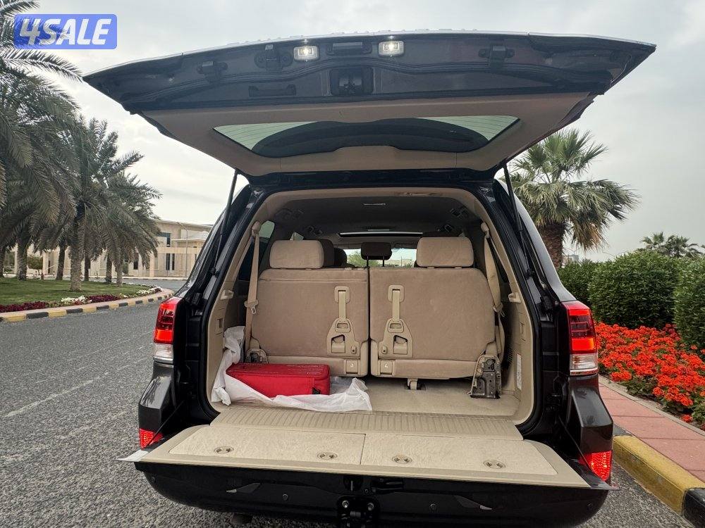 قمه بالنظافه ماشي ١٧٥ الف فقط 6 سلندر6