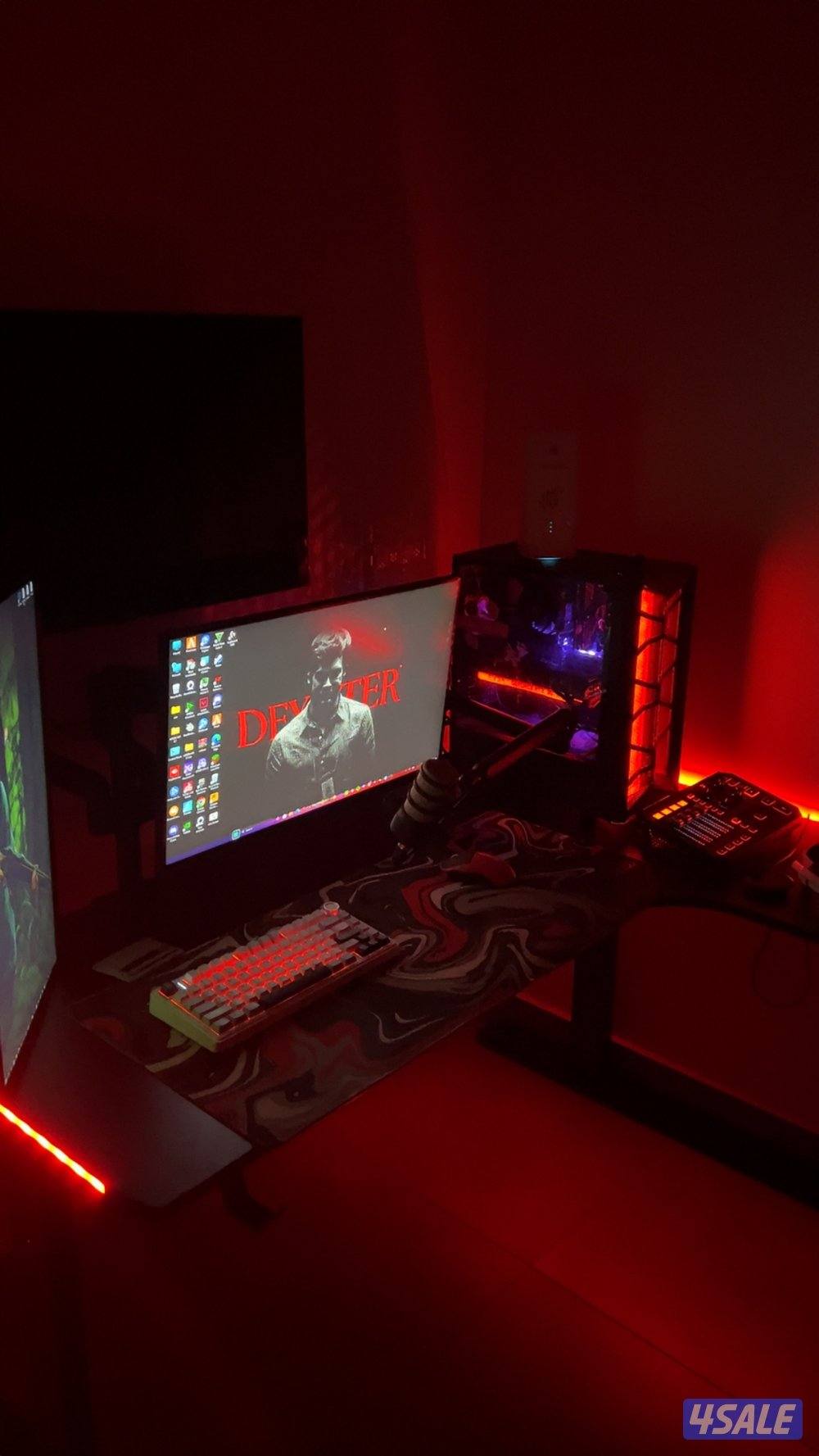 بيسي كامل بدون الماوس و الكيبورد ما يحتاجله شي التواصل واتس0