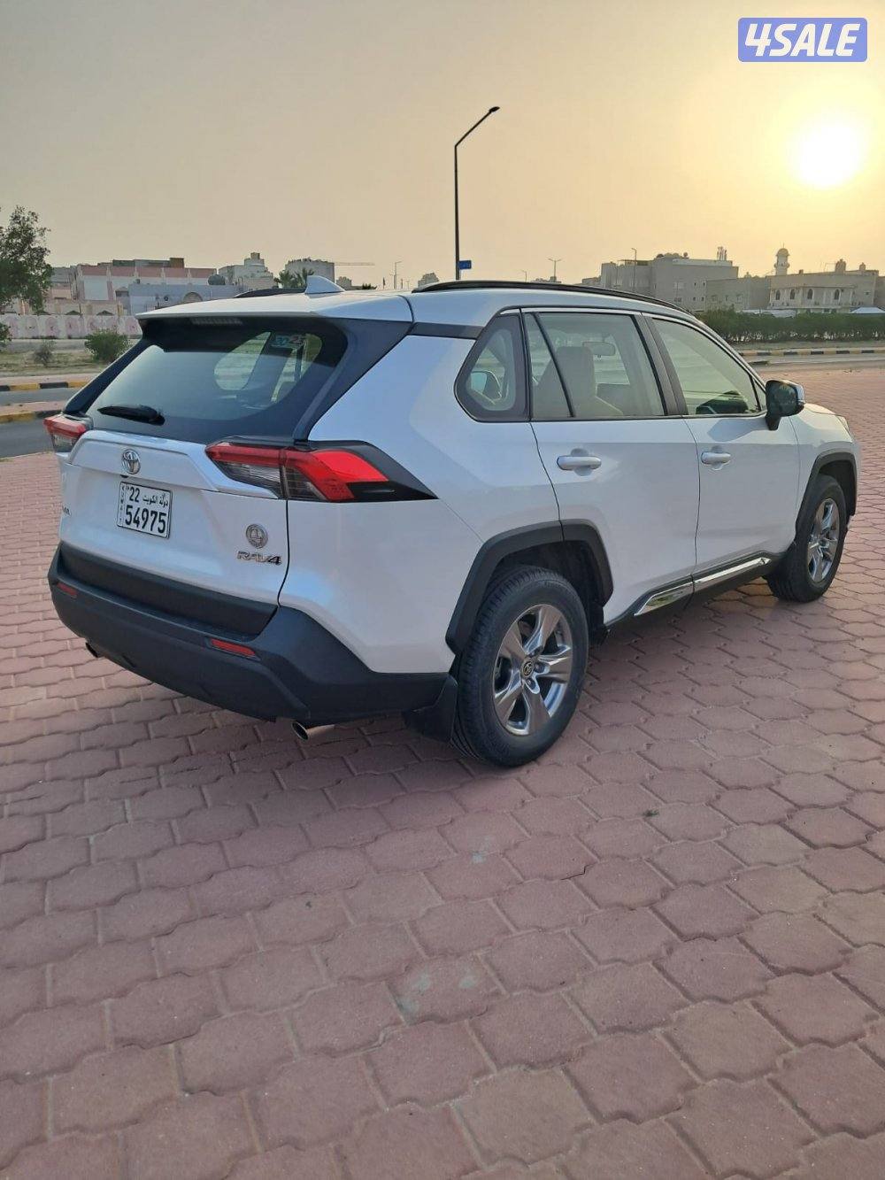 للبيع تويوتا راف 4 موديل 2023 ماشي 72 الف وارد الوكاله صبغ الوكاله3