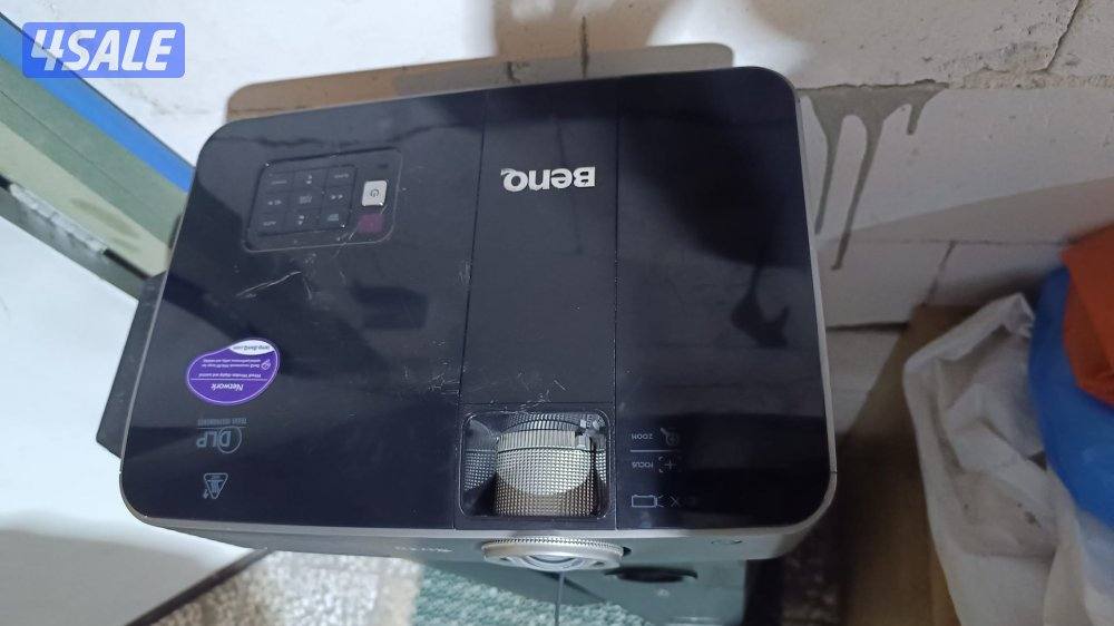 BenQ 4200 luminous projector1