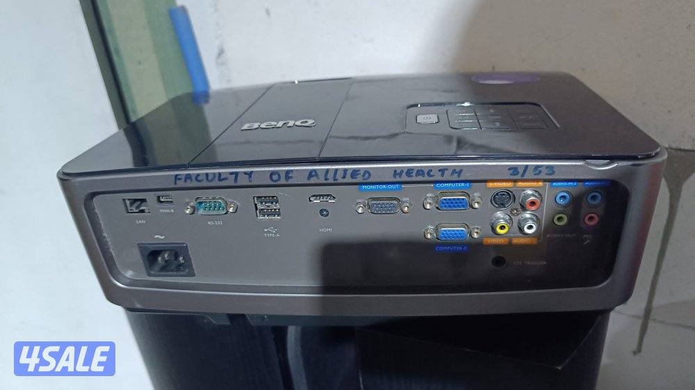 BenQ 4200 luminous projector2