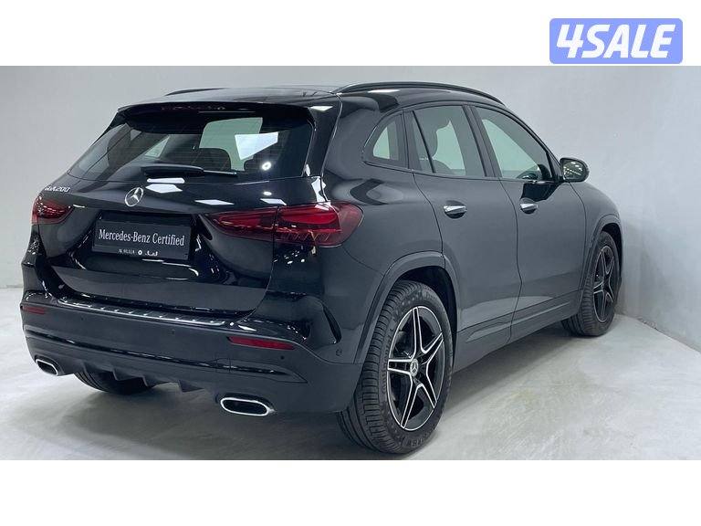 Mercedes-Benz GLA7