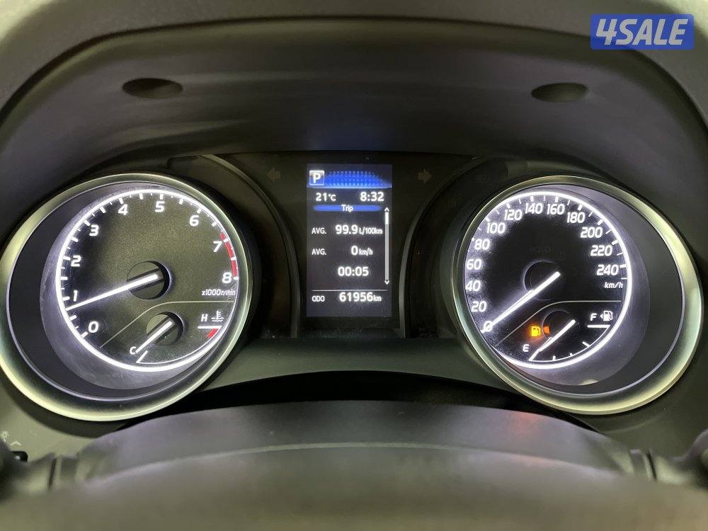 TOYOTA CAMRY GLE 4 CYL MID OPTION6