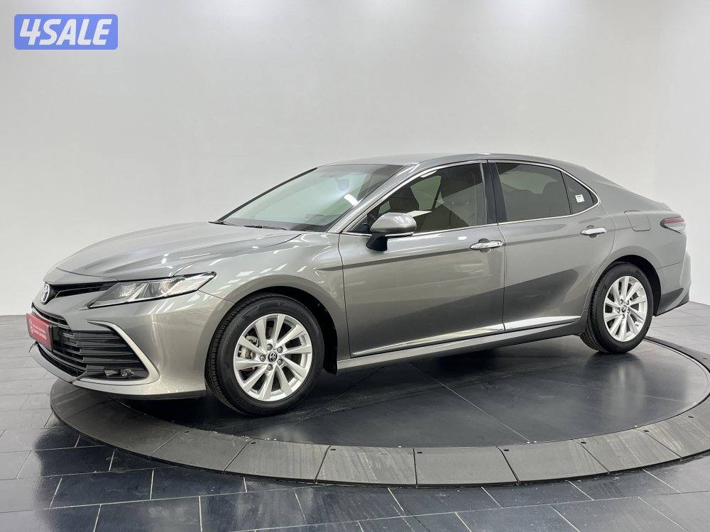 TOYOTA CAMRY GLE 4 CYL MID OPTION0