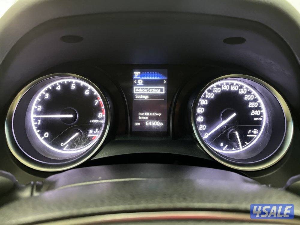 TOYOTA CAMRY GLE 4 CYL MID OPTION6