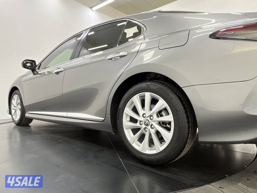 TOYOTA CAMRY GLE 4 CYL MID OPTION9