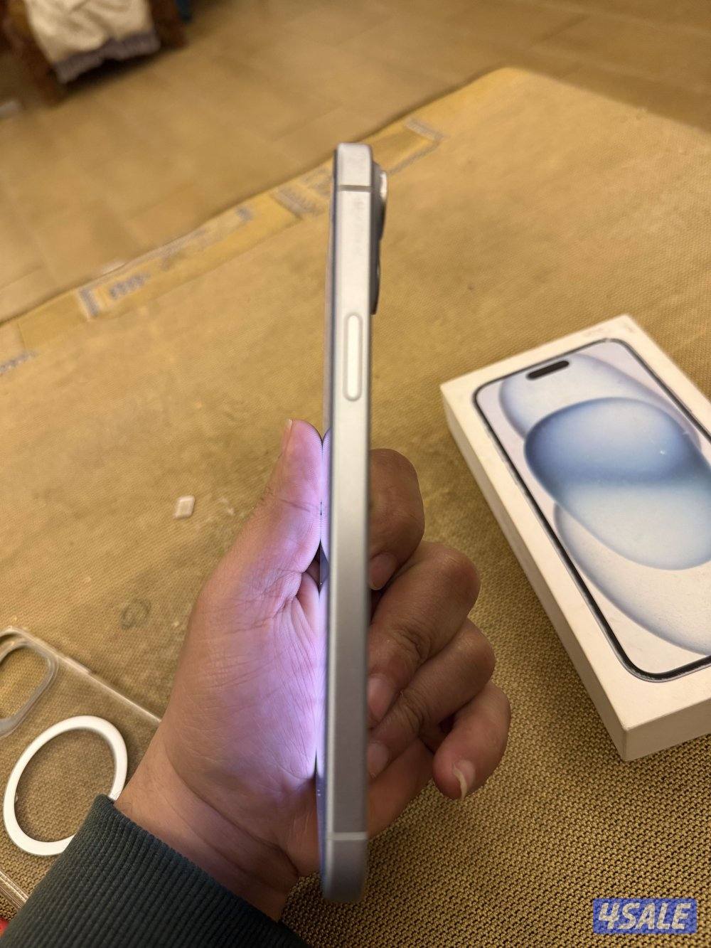 هاتف ايفون 15بلس مساحه 512جيجا بطاريه 89% مع الكرتون لايوجد اي زلغ3