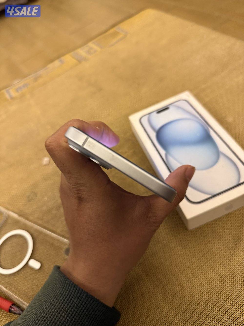 هاتف ايفون 15بلس مساحه 512جيجا بطاريه 89% مع الكرتون لايوجد اي زلغ5