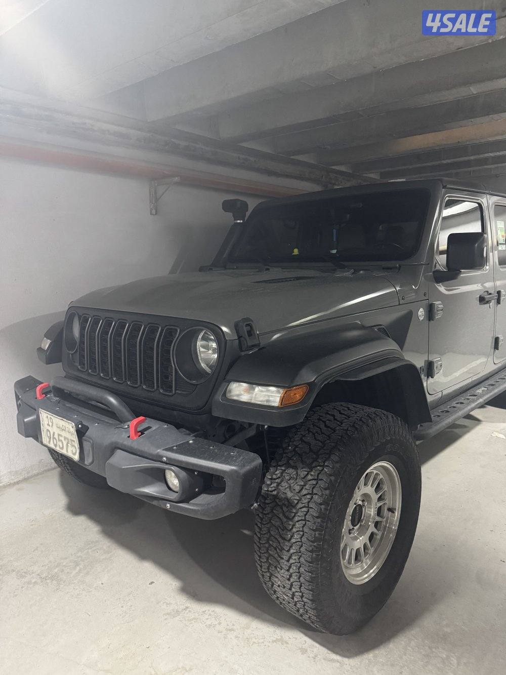 Gladiator للبيع موديل ٢٠٢١ اسمنتي0