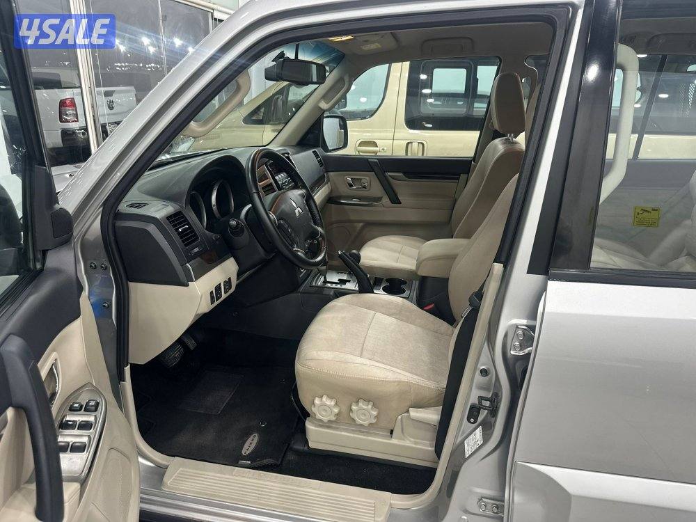 باجيرو متسوبيشي موديل ٢٠٢٢ ماكينه صغيره ماشي ١٥٧ الف كم وارد الوكاله3