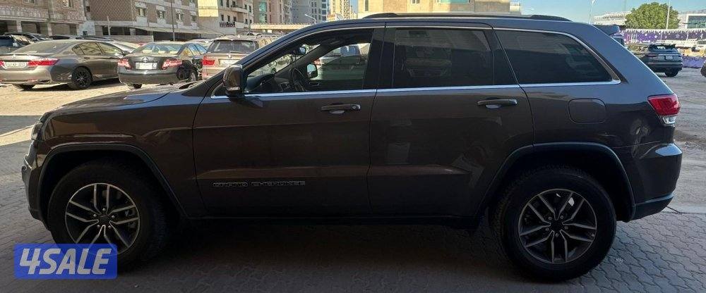 جيب جراند شيروكي - لاريدو - 2019 - عداد 112 الف1