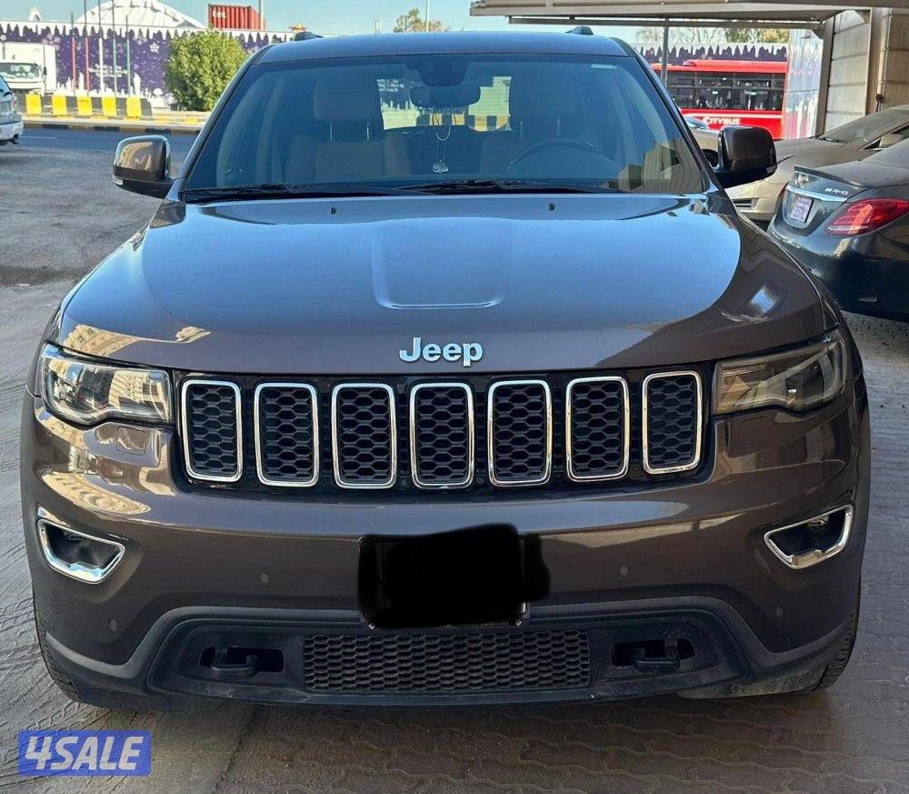 جيب جراند شيروكي - لاريدو - 2019 - عداد 112 الف2