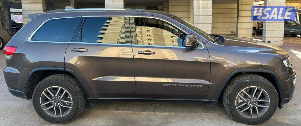 جيب جراند شيروكي - لاريدو - 2019 - عداد 112 الف3