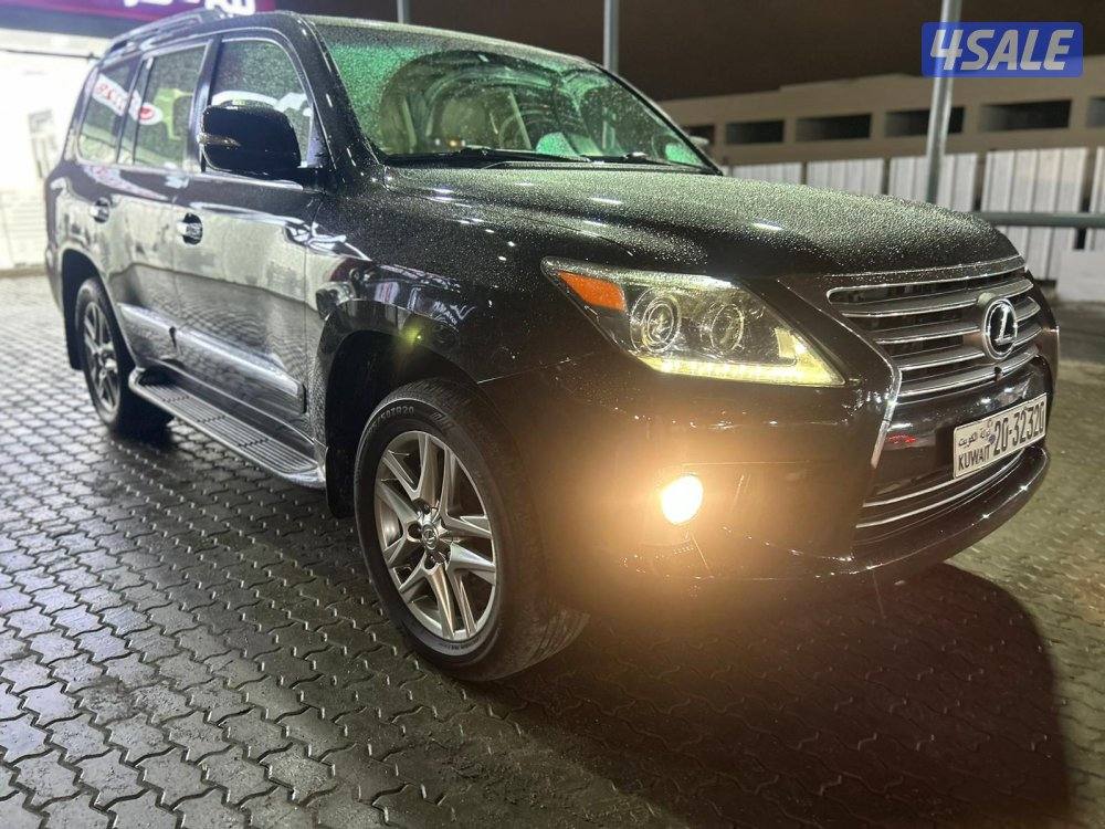 لكزس LX570 درجة ثانيه موديل 2012 ماشى 372.000 k.m وارد الساير .1