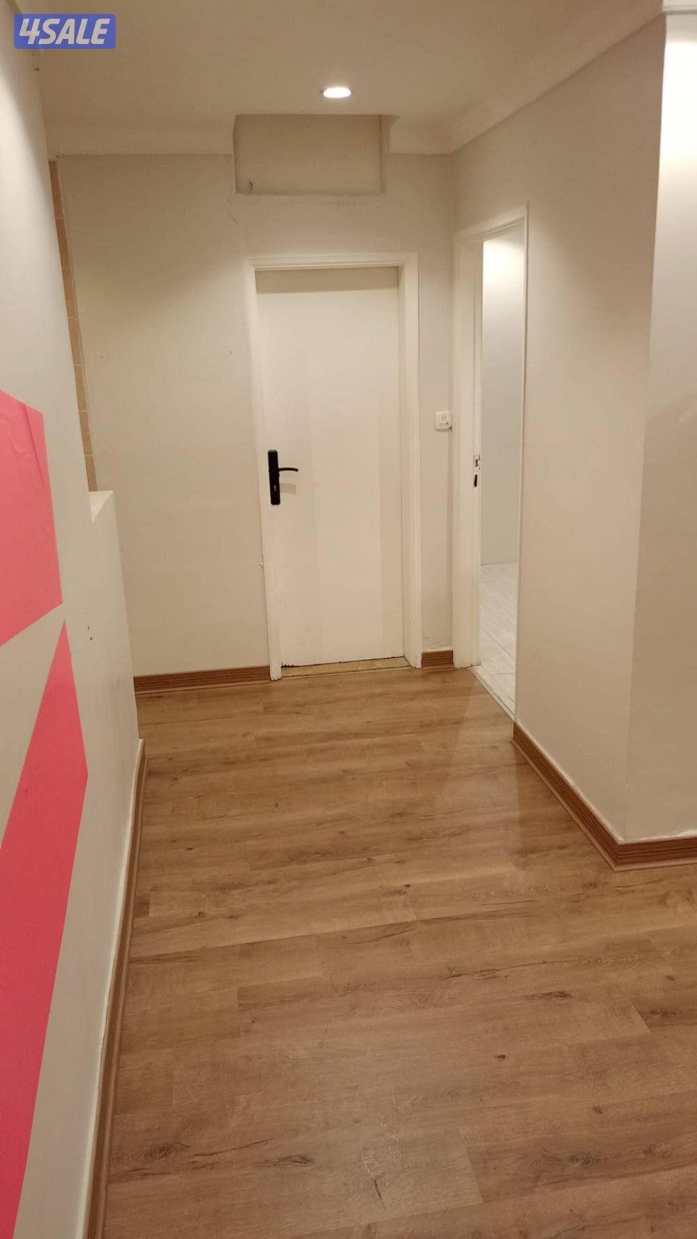 شقه للإيجار غرفه وصاله وحمام ومطبخ جاهزه للتسليم فوري متاح كويتي او وا5