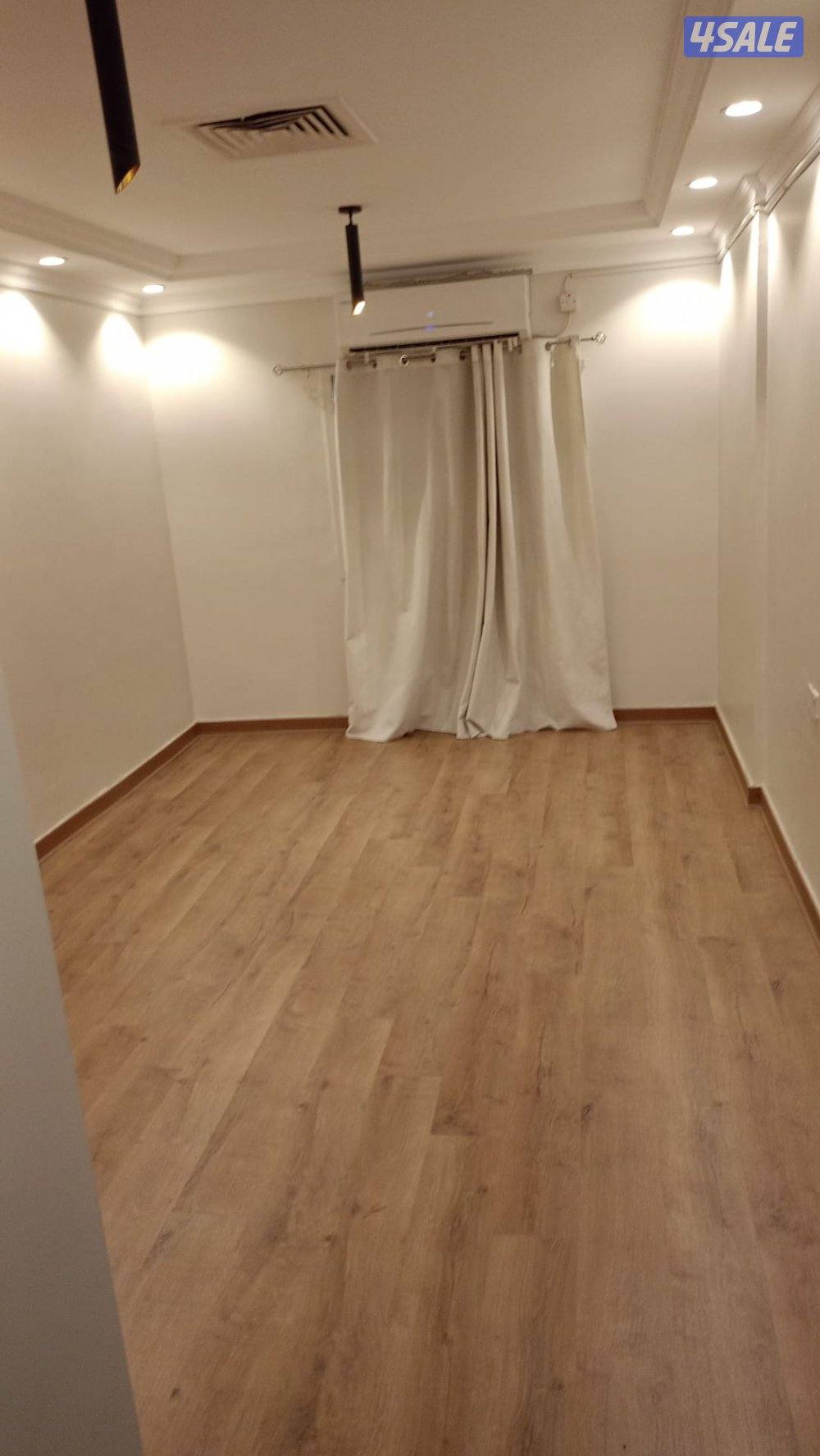 شقه للإيجار غرفه وصاله وحمام ومطبخ جاهزه للتسليم فوري متاح كويتي او وا6