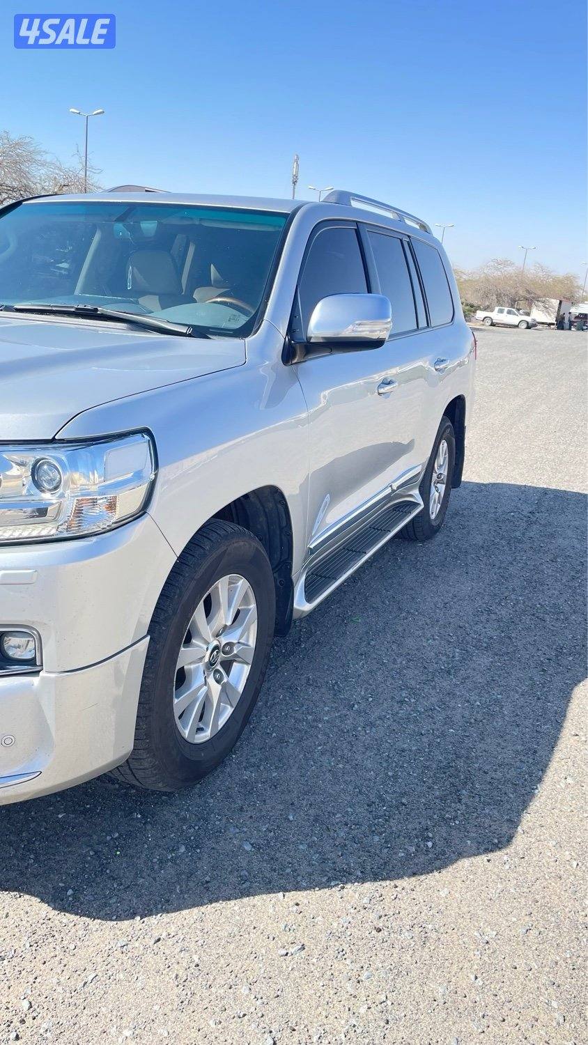 للبيع لاند كروزر ٢٠١٦ سلفر3