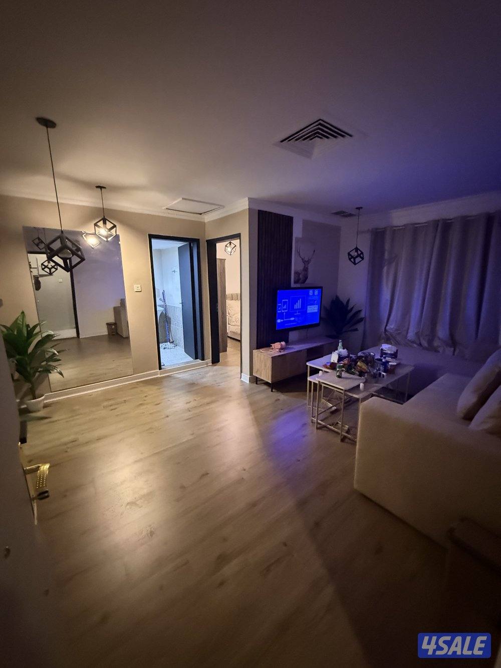 يوجد لدينا شقق الايجار غرفه وصاله  ومطبخ وحمام خلو وفاضي الاستلام فوري2