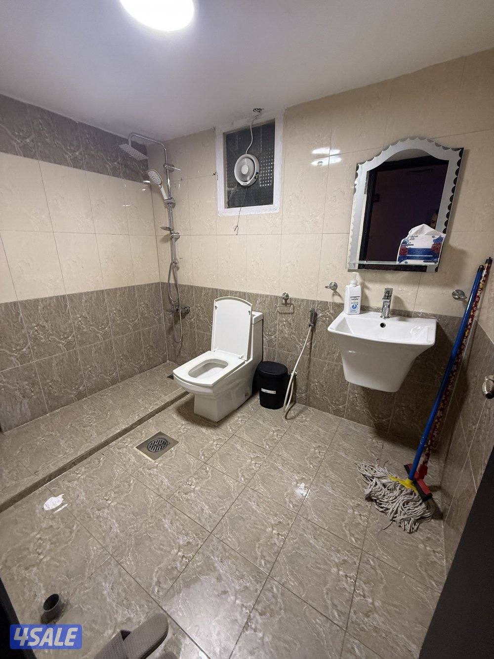 يوجد لدينا شقق الايجار غرفه وصاله  ومطبخ وحمام خلو وفاضي الاستلام فوري7