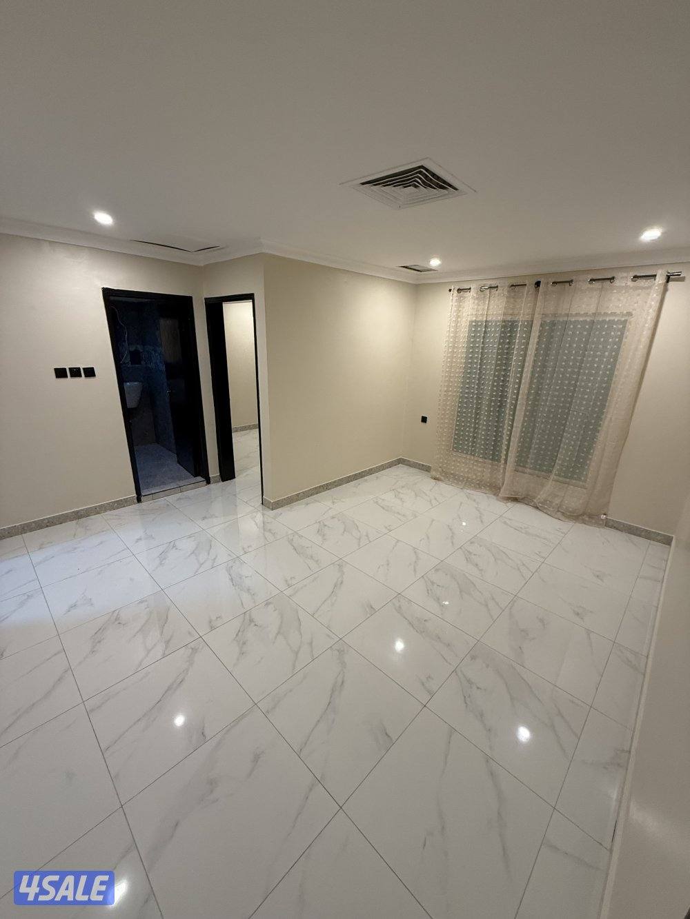 يوجد لدينا شقق الايجار غرفه وصاله  ومطبخ وحمام خلو وفاضي الاستلام فوري11