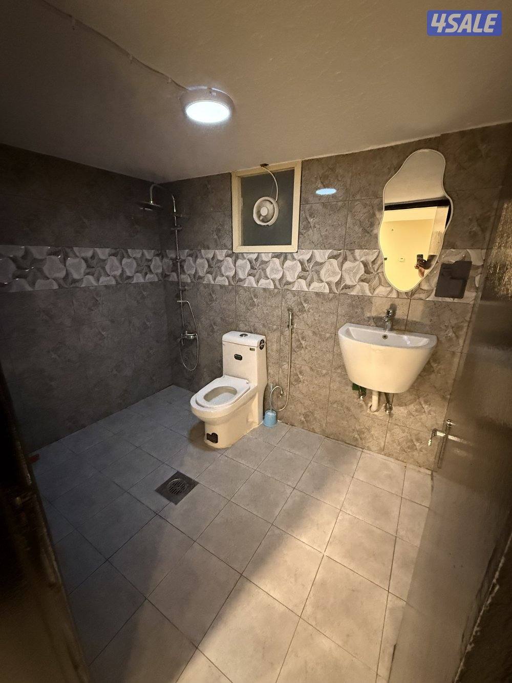 يوجد لدينا شقق الايجار غرفه وصاله  ومطبخ وحمام خلو وفاضي الاستلام فوري14