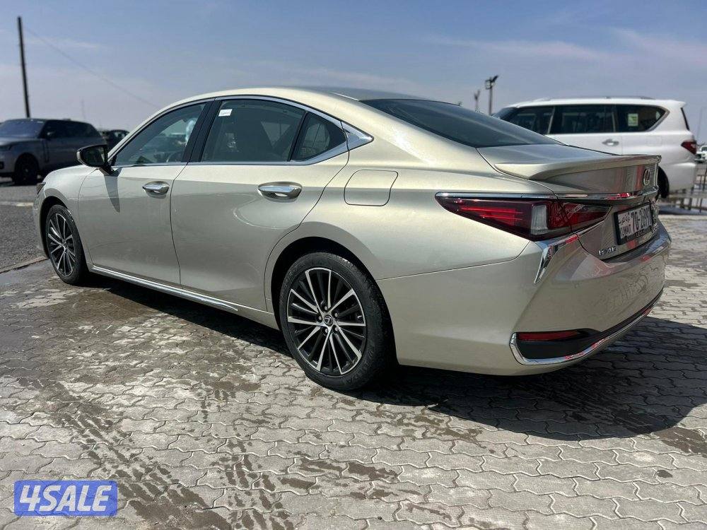 لكزس ES250  موديل 2023 ماشى 133.000 k.m  وارد الساير2