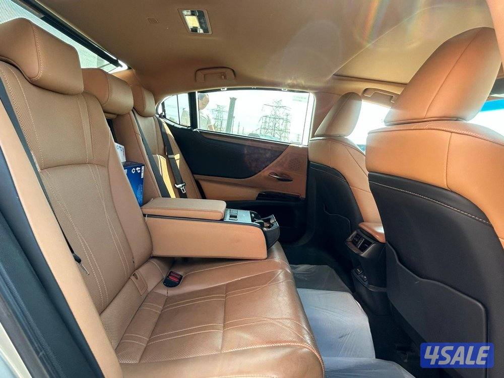 لكزس ES250  موديل 2023 ماشى 133.000 k.m  وارد الساير4