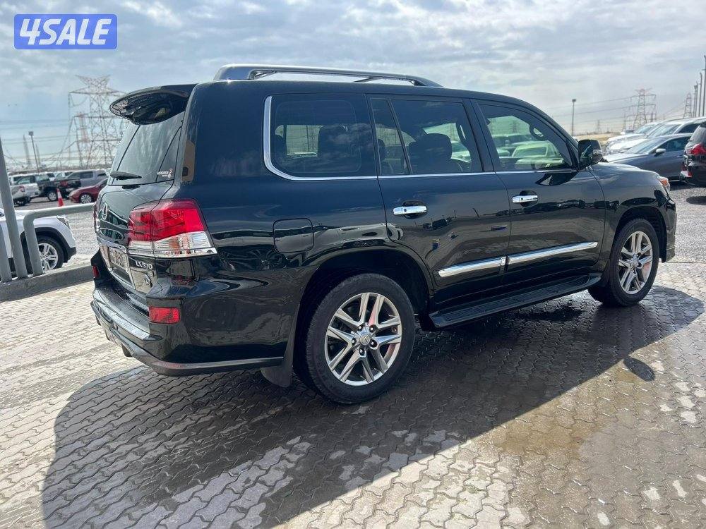 لكزس LX570 S موديل 2015 ماشى 326.000 k.m وارد الساير. صبغ وكالة3