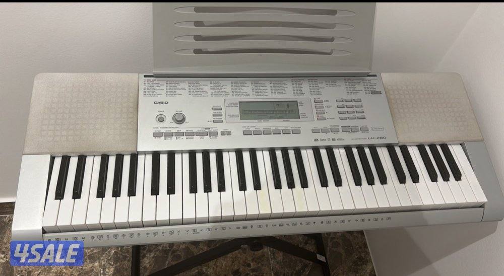 بيانو كاسيو مع مايك و ستاند في حاله ممتازه0