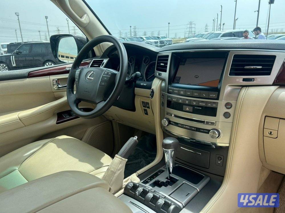 لكزس LX570 درجة ثانيه  موديل 2012 ماشى 372.000 k.m  وارد الساير7