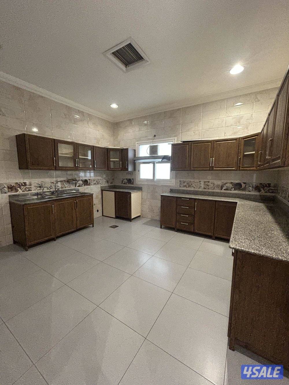 للايجار شقق في الصديق والسلام والعديليه والسرة1