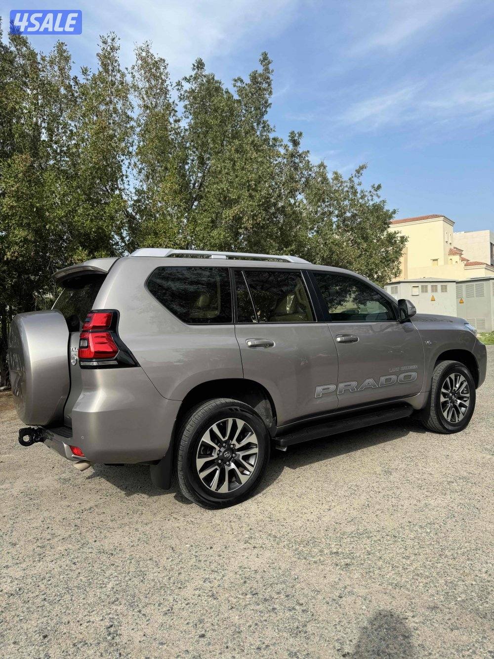 للبيع برادو TXL 2022 الدرجة الاولى صبغ الوكالة عداد 44 الف2