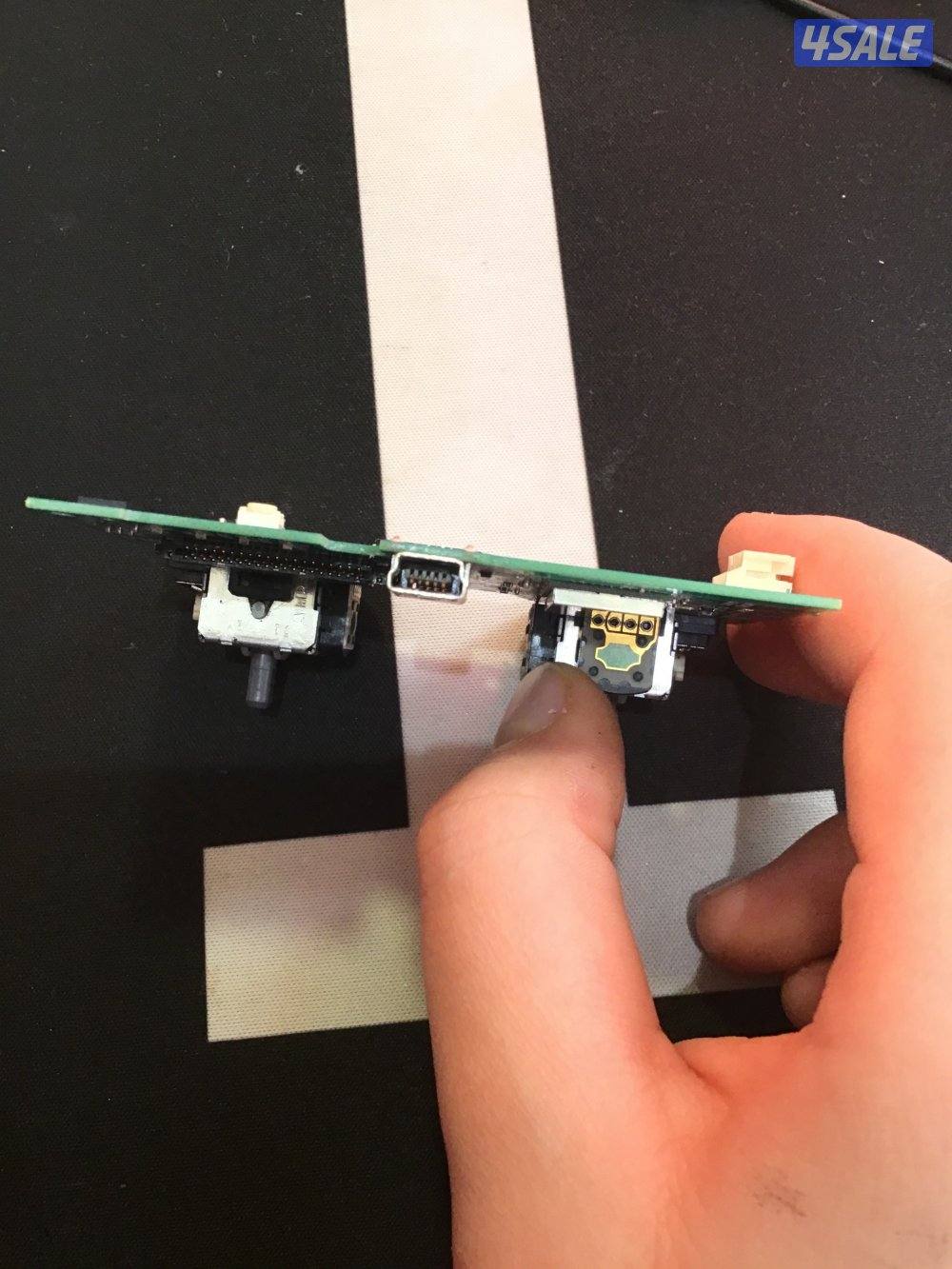 ‏المتحكم الأساسي الذي في يد بلاستيشن ٣ ‏الأصلي1