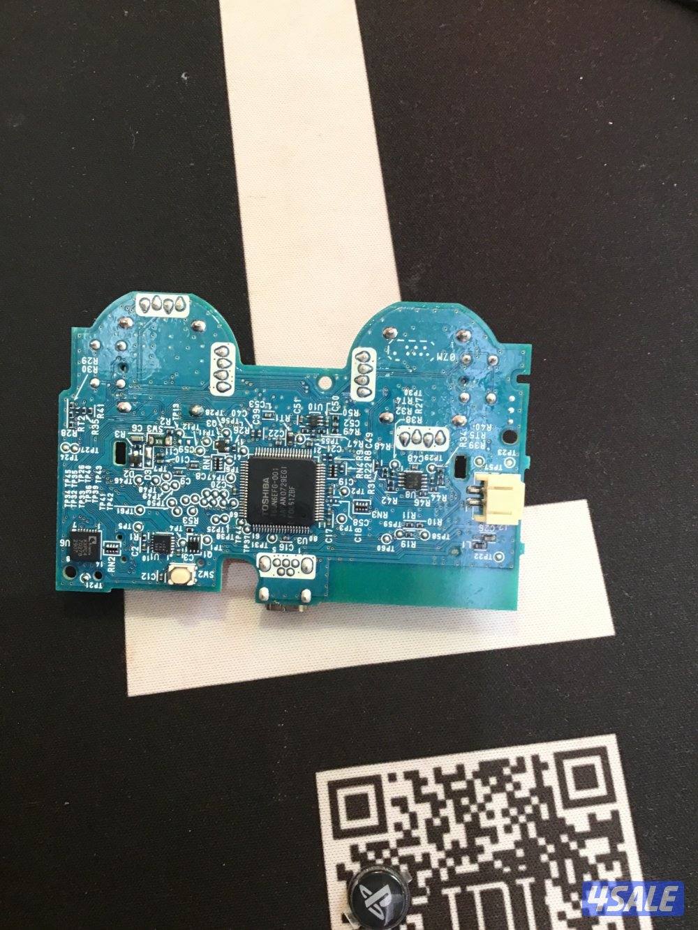 ‏المتحكم الأساسي الذي في يد بلاستيشن ٣ ‏الأصلي2