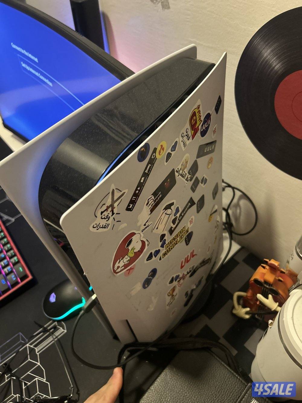 سوني ٥ مع كل اغراضها و الكنترولر و امورها طيبه السوني و مستخدمه شوي0