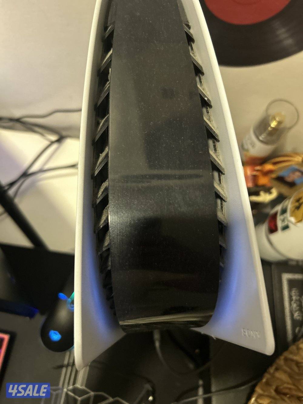 سوني ٥ مع كل اغراضها و الكنترولر و امورها طيبه السوني و مستخدمه شوي2